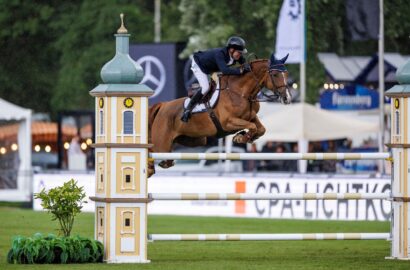 Tim Hoster und „Schelm“ Claus gewinnen in Donaueschingen – Richard Vogel sorgt für Schrecksekunde