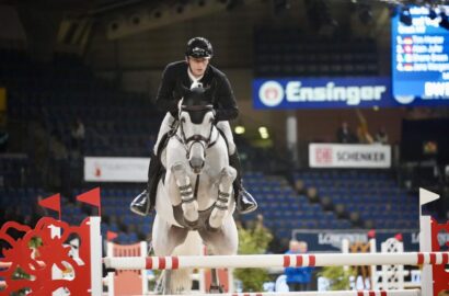 Richard Vogel & der Holsteiner Crack HV starten mit Sieg in Stuttgart