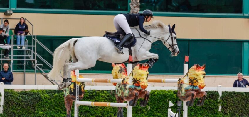 Kendra Claricia Brinkop teilt sich Platz 1 im 4* Weltranglisten-Springen in Valencia