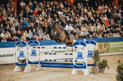 Hendrik Dowe fliegt mit Askala NRW zum Sieg im Großen Preis von Münster