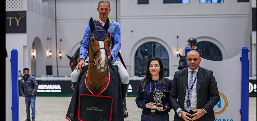 Statt Leipzig lieber Abu Dhabi: Christian Ahlmann siegt im CSI4*-W, Sophie Hinners Sechste