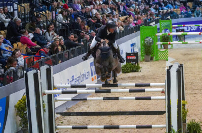 Josch Löhden raubt Paula de Boer den Sieg im Eröffnungsspringen der VR Classics